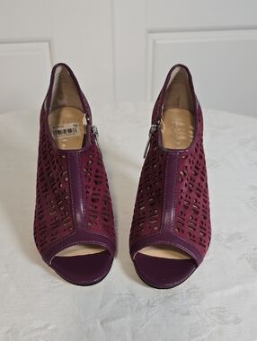Calvin Klein Laser-Cut Peep-Toe Kailani  Booties in Wine Size 6